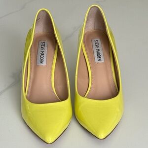 Steve Madden Neon Patent Leather Pumps in Citron